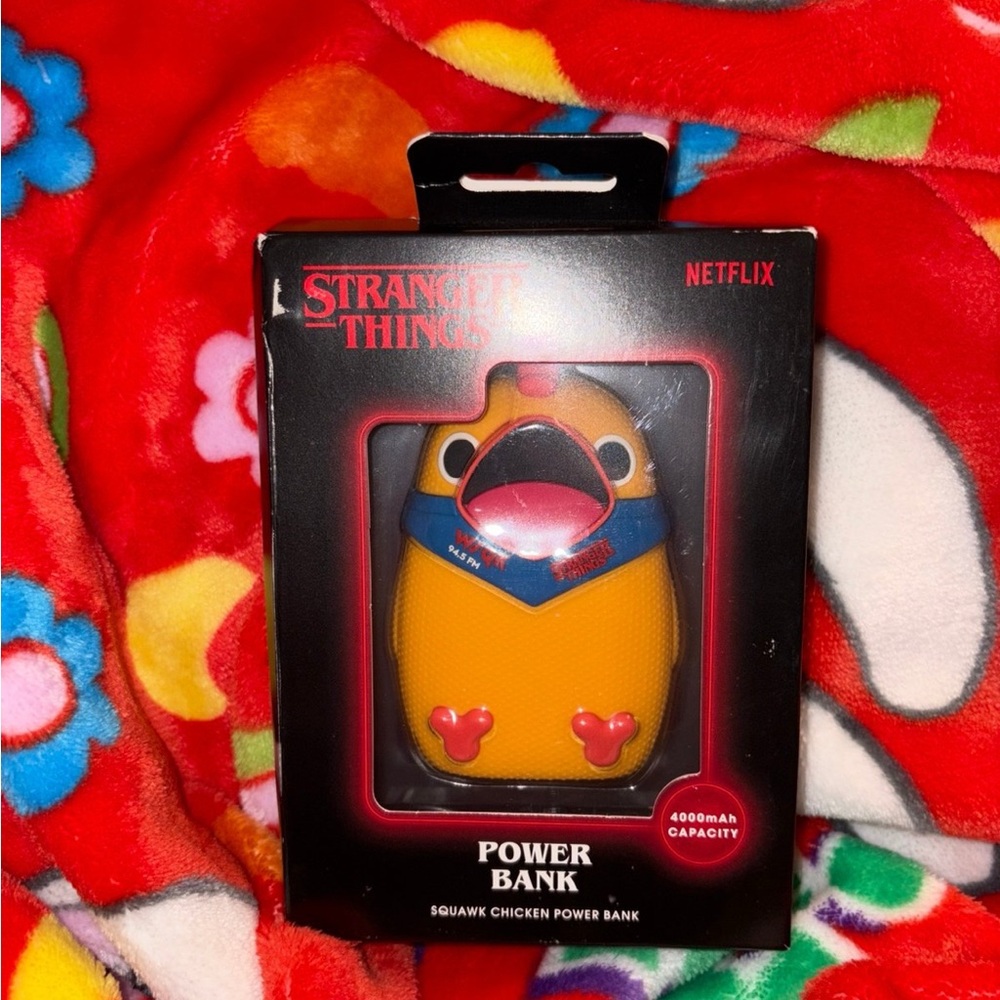 Stranger Things Squawk Chicken Power Bank - Yellow